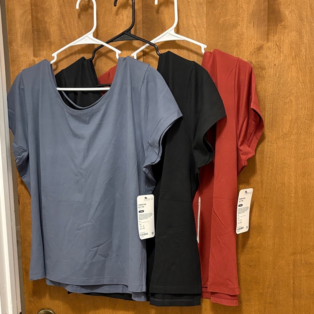 588. Phoenix Paros Side Split Tee Short Sleeve Scoop Neck V Back